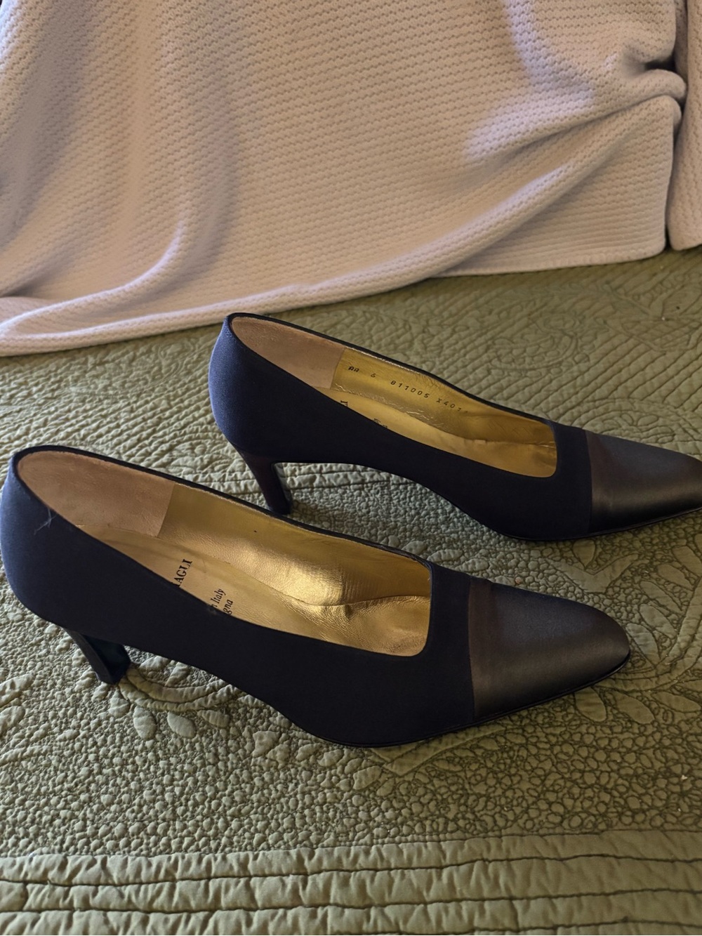 Bruno Magli Black Pointed-Toe Mid Heel Pumps